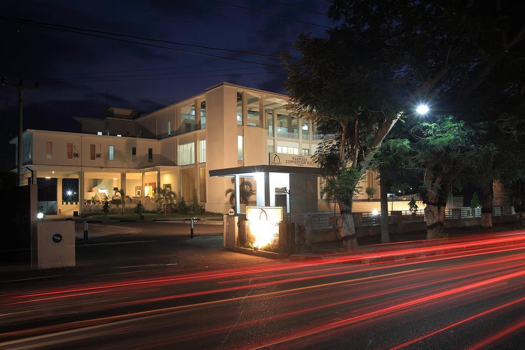 Narmada Convention Hall Hotel Mataram Exterior photo